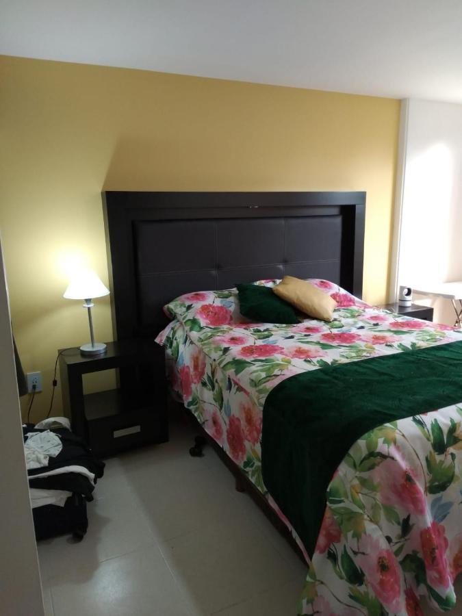 Charming Sunny Bedroom Overlooking Beautiful Amsterdam Avenue In Best Condesa Area Ciudad de México Exterior foto
