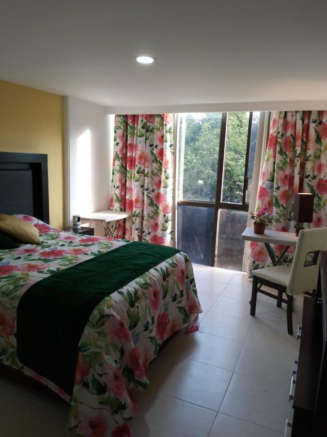Charming Sunny Bedroom Overlooking Beautiful Amsterdam Avenue In Best Condesa Area Ciudad de México Exterior foto