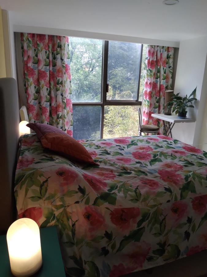 Charming Sunny Bedroom Overlooking Beautiful Amsterdam Avenue In Best Condesa Area Ciudad de México Exterior foto