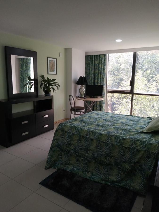 Charming Sunny Bedroom Overlooking Beautiful Amsterdam Avenue In Best Condesa Area Ciudad de México Exterior foto